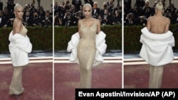 Kim Kardashian muestra el famoso vestido de Marilyn Monroe durante la gala del Museo Metropolitano en Nueva York, el 2 de mayo de 2022.