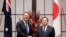 Deputy PM Australia Richard Marles (kiri), berfoto dengan Menteri Pertahanan Jepang Yasukazu Hamada sebelum pembicaraan mereka di Wisma Iikura di Tokyo, Jumat, 9 Desember 2022. (AP Photo/Hiro Komae, Pool)