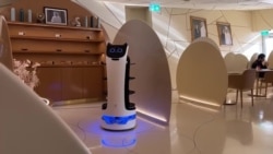 Restaurante en Qatar sirve comida con la ayuda de un robot