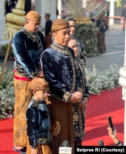 Presiden Jokowi bersama cucu pertamanya Jan Ethes. (Foto: Courtesy/Setpres RI)