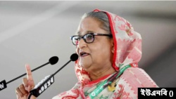 দশমবারের মতো আওয়ামী লীগের সভাপতি নির্বাচিত হওয়ার পর, গণভবনে দলের নেতাকর্মীদের সঙ্গে শুভেচ্ছা বিনিময়কালে শেখ হাসিনা। রবিবার, ২৫ ডিসেম্বর, ২০২২। 