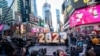 ປະ​ຊາ​ຊົນ​ເບິ່​ງ​ຈໍ​ຂະ​ໜາດ​ໃຫຍ່​ທີ່​ສະ​ແດງ​ໃຫ້​ເຫັນ​ໂຕ​ເລກ​ທີ່​ສູງສອງ​ແມັດ​ກວ່າ​ ສຳ​ລັບ​ປີ "2023", ໃນ​ຂະ​ນະ​ທີ່​ມັນ​ໄດ້​ມາ​ຮອດ​ ຢູ່​ໃນ​ການ​ສະ​ເຫຼີມ​ສະຫຼອງ​ຕ້ອນ​ຮັບ​ປີ​ໃໝ່​ຢູ່​ຈະ​ຕຸ​ລັດ Times Square ໃນ​ນະ​ຄອນ ນິວຢອກ, ວັນ​ທີ 20 ທັນ​ວາ 2022.