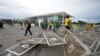 Para pengunjuk rasa, pendukung mantan Presiden Brasil Jair Bolsonaro, menyerbu Istana Planalto di Brasilia, Brasil, Minggu, 8 Januari 2023. (AP/Eraldo Peres)