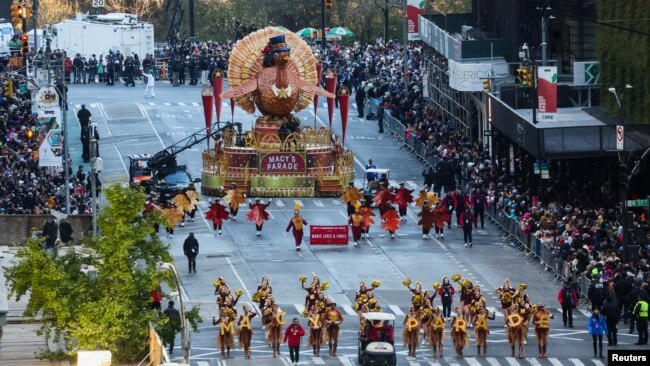 Đoàn xe diễu hành trong Cuộc diễu hành Ngày Lễ Tạ ơn của Macy's lần thứ 96 ở Manhattan, Thành phố New York, ngày 24 tháng 11 năm 2022.