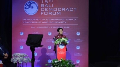 Amerikalik talabalar partiyalarini onlayn tomosha qiling