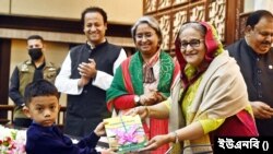 শিশুদের জন্য বিনামূল্যে পাঠ্যবই বিতরণ 