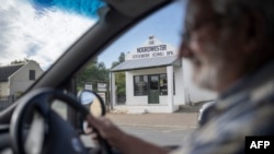 Pour Frans, la survivance de ses journaux montre que les habitants isolés de ce Karoo semi-désertique ont besoin de maintenir du lien.