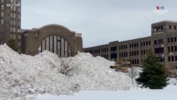 Բուլդոզերները մաքրում են ձյունը՝ Բուֆալոյի փողոցներից. Նյու Յորք_1.mp4