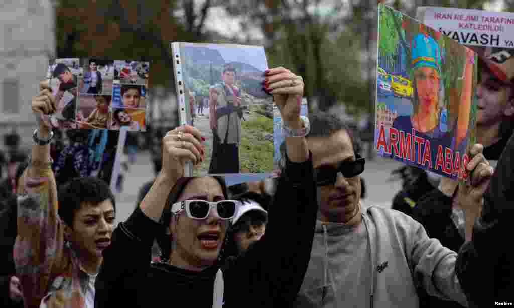 تجمع اعتراضی جمعی از ایرانیان در استانبول به نشانه همبستگی با اعتراضات در ایران. شنبه ۲۸ آبان ۱۴۰۱