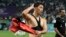 Jwe Sid Koreyen Hwang Hee-chan selebre apre li make dezyem gol ekip li pandan match Gwoup H yo a kont Potigal nan Mondyal Foutbol Qatar la, 2 Desanm 2022. 