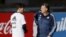 Gerardo Martino (D) entrenó a Lionel Messi (I) en la selección de Argentina. Ahora es el seleccionador de México . (REUTERS/Marcos Brindici)
