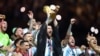 Lionel Messi merayakan kemenangan Argentina dalam babak final Piala Dunia 2022 saat melawan juara bertahan Prancis. (Foto: REUTERS/Hannah Mckay)