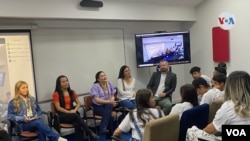 Ceremonia de graduación de jóvenes periodistas de 'Mi Historia', un proyecto en el que 60 adolescentes, de entre 14 y 18 años de edad y que viven en un contexto de violencia en Colombia, recibieron herramientas de periodismo y producción audiovisual. [Foto: Valentina Laverde]