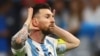 Lionel Messi dari Argentina merayakan mencetak gol kedua mereka saat melawan Belanda di babak perempat final Piala Dunia 2022. (Foto: REUTERS/Kai Pfaffenbach)