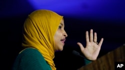 Anggota Kongres AS Ilhan Omar berbicara di hadapan publik dalam sebuah acara di St. Paul, Minnesota, pada 9 November 2022. (Foto: AP/Abbie Parr)