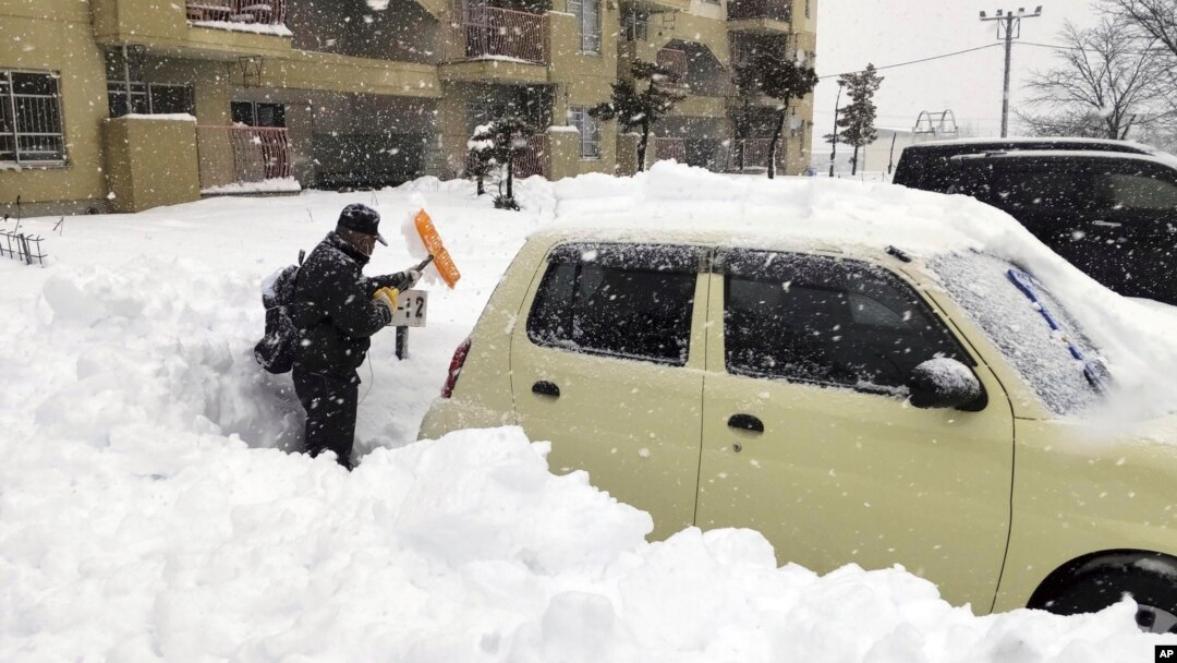 Heavy Snow in Japan Leaves 17 Dead