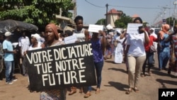 ARCHIVES - Des femmes manifestent à Conakry, le 19 novembre 2019. 
