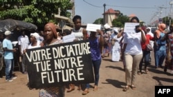 FILE: In an earlier demonstration, women denounce repression and call for justice for the people killed during mass anti-government protests, in Conakry, on November 19, 2019.
