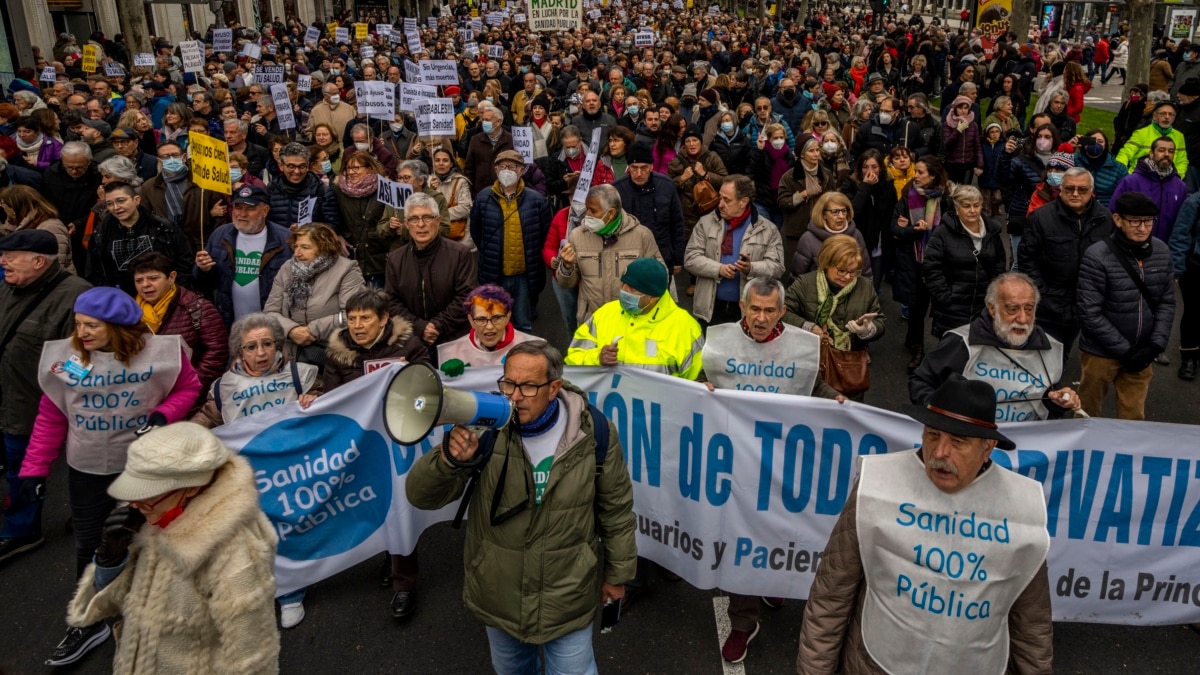 30.000 manifestantes exigen el fin de los recortes sanitarios en Madrid