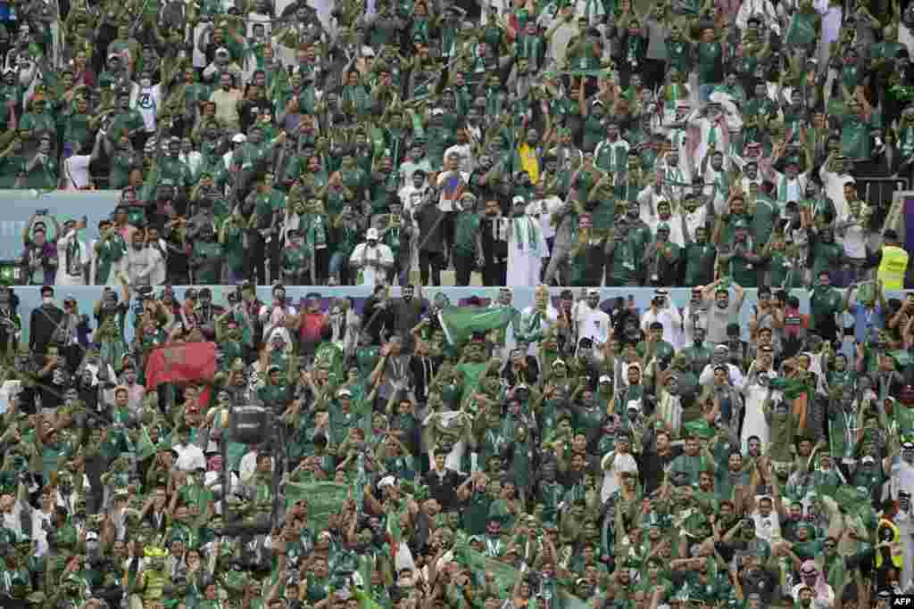 Bakumisi ba Arabie saoudite bazali konganga na match ya ekipi na bango na Argentine ya groupe C ya Mondial Qatar 2022, stade Lusail, Doha, 22 novembre 2022. (Photo JUAN MABROMATA / AFP)