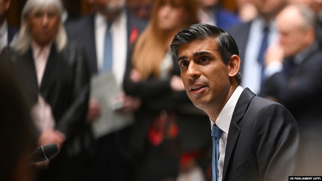 英國首相辛偉誠在議會的首相問答時間講話。（2022年11月23日）