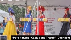 Учасниці Cactus and Tryzub на азійському фестивалі в Аризоні