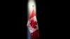 资料照片：加拿大驻华盛顿大使馆的一面加拿大国旗。(2019年6月20日)