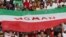 Những người ủng hộ Iran vẫy quốc kỳ ghi chữ "Phụ nữ" khi cổ vũ trận đấu bóng đá giữa Anh và Iran tại World Cup 2022 ở Qatar vào ngày 21/11/2022. Đội tuyển Iran đã từ chối hát quốc ca trước trận đấu để tỏ dấu hiệu ủng hộ các cuộc biểu tình ở quê hương.