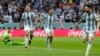 El argentino Nahuel Molina, (izquierda) celebra con Julián Álvarez, al centro, y Lionel Messi después de anotar el gol inicial en el partido de cuartos de final de la Copa Mundial entre Países Bajos y Argentina, en Qatar, el viernes 2 de diciembre de 2019. 9 de enero de 2022. 