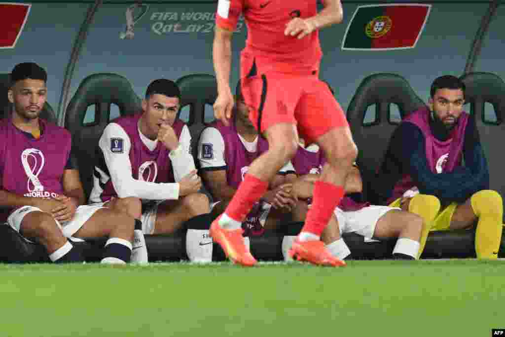 Attaquant ya Portuga, #07 Cristiano Ronaldo avandi na match na Corée du Sud na groupe H na Mondial Qatar 2022 na stade Cité ya Education, Al-Rayyan, Doha, 2 décembre 2022. (Photo by Glyn KIRK / AFP)