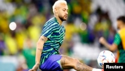 Brazil's Neymar warms up ahead of their quarterfinals clash against Croatia at the 2022 FIFA World Cup