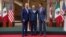 El presidente de EEUU, Joe Biden, el mandatario mexicano Andrés Manuel López Obrador y el primer ministro canadiense Justin Trudeau llegan a una conferencia de prensa al final de la Cumbre de Líderes de América del Norte en la Ciudad de México, el 10 de enero de 2023.