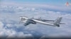 Un bombardero estratégico ruso Tu-95 vuela en una patrulla conjunta con bombarderos chinos sobre el océano Pacífico el 30 de noviembre de 2022. Foto del Servicio de Prensa del Ministerio de Defensa de Rusia divulgada por AP.