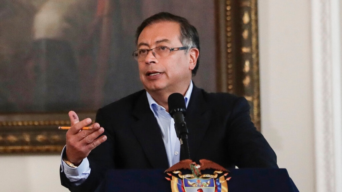 Former Rebel Urges Armed Groups to Support Colombian Government