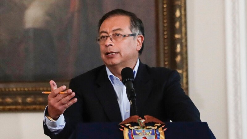 Former Rebel Urges Armed Groups to Support Colombian Government thumbnail