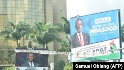 Panneaux d'affichage de la campagne du président de la Guinée équatoriale, Teodoro Obiang Nguema Mbasogo, à Malabo, le 17 novembre 2022. 