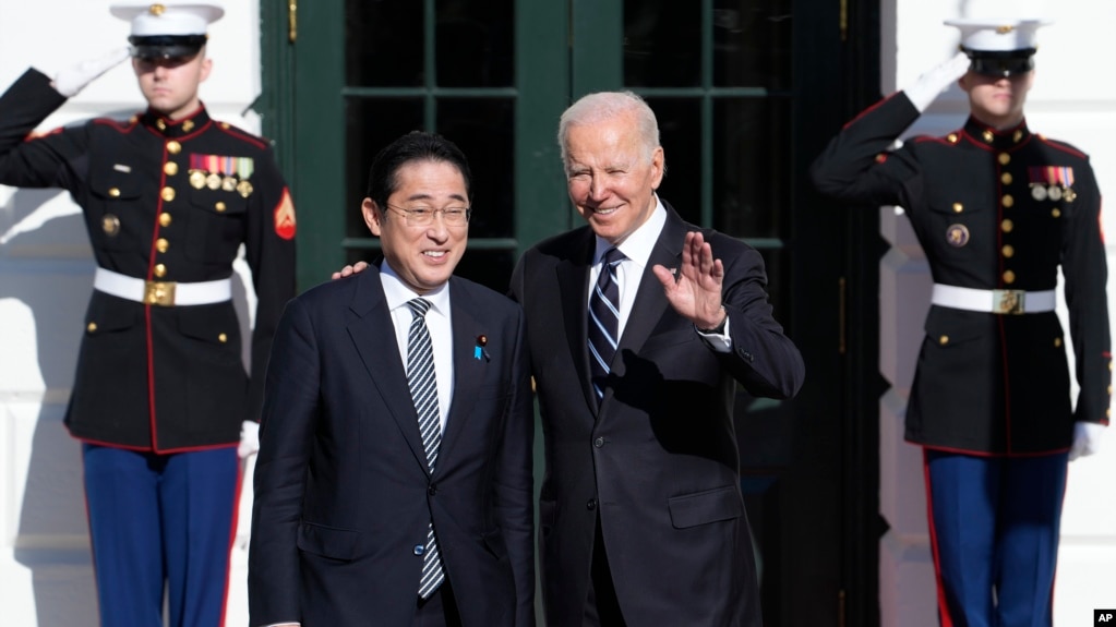 美国总统乔·拜登在白宫欢迎来访的日本首相岸田文雄。(2013年1月13日)