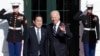 Presiden Joe Biden menyambut Perdana Menteri Jepang Fumio Kishida di Halaman Selatan Gedung Putih, Washington, D.C., Jumat, 13 Januari 2023. (AP/Susan Walsh)