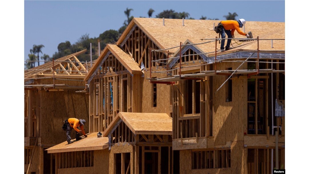 FILE: Pembangunan rumah di komunitas Valley Center, California, AS 3 Juni 2021. (REUTERS/Mike Blake)