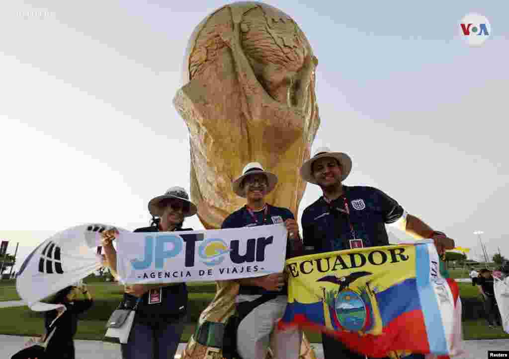 Aficionados de la selección de fútbol de Ecuador a las afueras del estadio REUTERS/Hamad I Mohammed