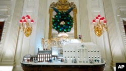 Makete Bele kuće i Hola nezavisnosti napravljene od keksa izložene u Beloj kući povodom novogodišnjih i božićnih praznika