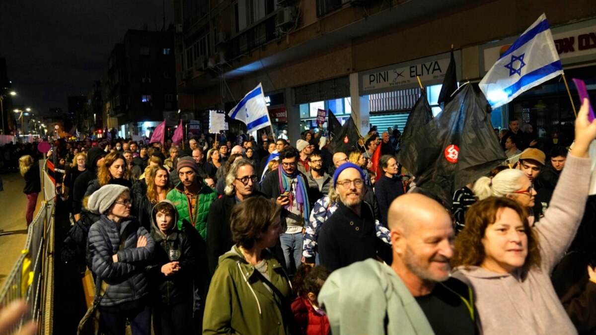 Thousands of Israelis Protest New Government's Policies