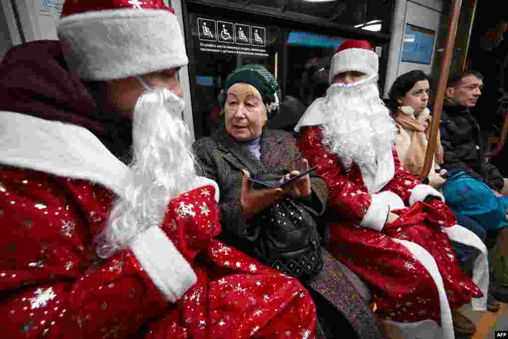 Employees of Moscow Metro dressed as Father Frosts take part in a Christmas and New Year flash mob for passengers in the Moscow underground.