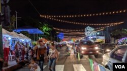 ARCHIVO. Personas caminan en una avenida en Managua, Nicaragua, el 23 de diciembre de 2021. VOA