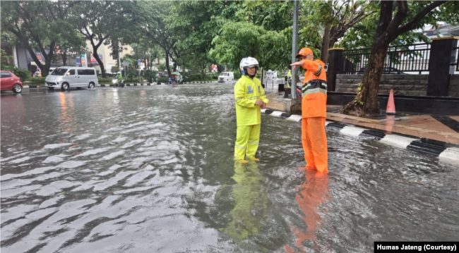 Banjir melanda kawasan Simpang Lima Semarang pada Sabtu, akibat hujan lebat sejak pagi. (Foto: Courtesy/Humas Jateng)