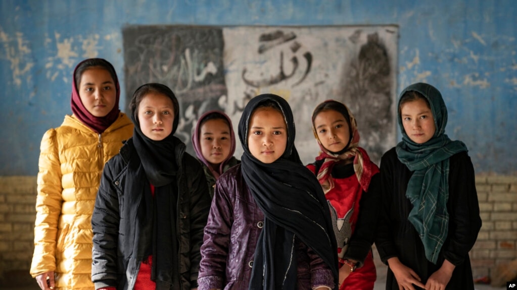 资料照片：阿富汗首都喀布尔的女学生。（2022年12月22日）(photo:VOA)