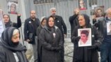 تجمع خانواده‌ها در حاشیه ششمین جلسه دادگاه رسیدگی به سقوط هواپیمای اوکراینی در تهران
Family protest in Tehran trial for flight 752