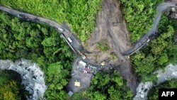 Foto dari udara yang menunjukkan area longsor di dearah perbukitan di El Ruso, Pueblo Rico, Kolombia, pada 5 Desember 2022. (Foto: AFP/Stringer)