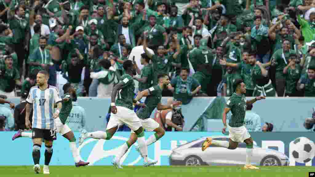 شادمانی سبز پوشان عربستان سعودی پس از شکست تیم ارجنتاین