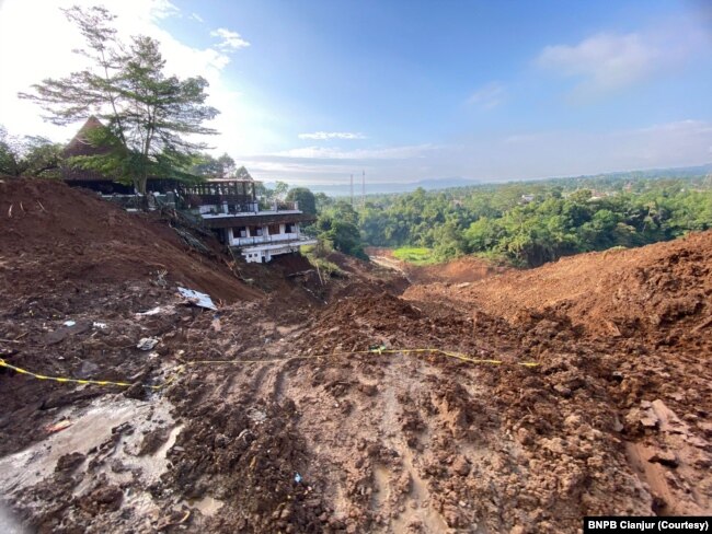 Gempa Cianjur menyebabkan kerugian berupa kerusakan 35.601 unit rumah yang terdiri atas 7.817 rumah rusak berat, 10.589 rusak sedang dan rusak ringan sebanyak 17.795 unit. (Foto: Courtesy/BNPB Cianjur)